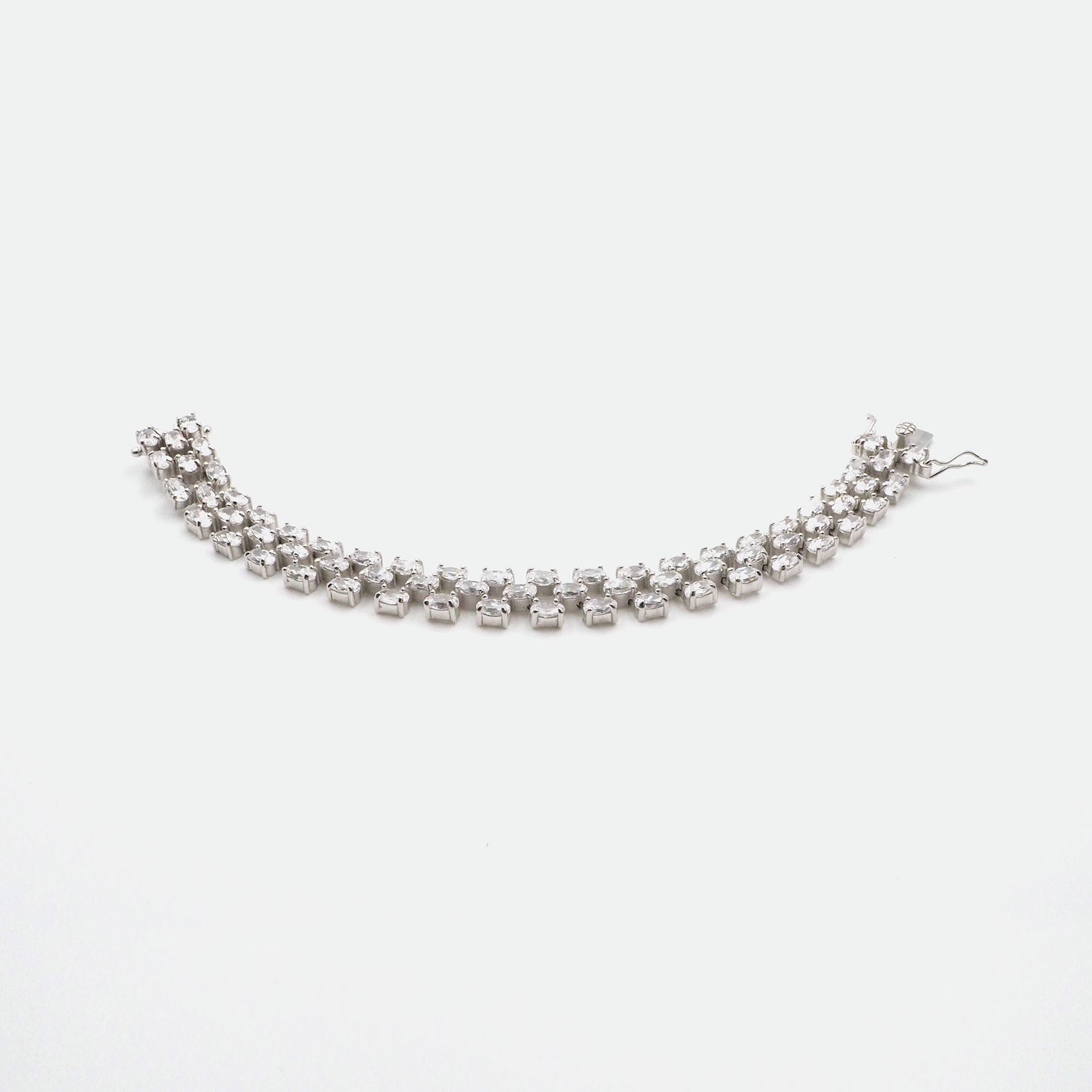 Silber Armbaender fuer Damen jetzt kaufen in unserem Onlineshop oder vor Ort in unserer Filiale in Basel